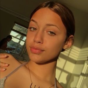 Meet your Posher, Eva